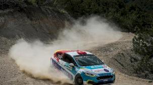 Dünyadaki ilk ve tek engelli kadın ralli pilotundan çifte podyum