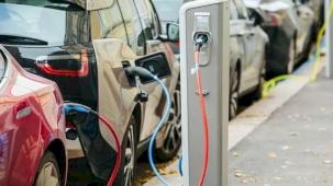 Elektrikli otomobil reklamları mercek altında! Yanıltıcı menzil beyanlarına rekor cezalar!