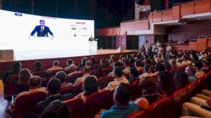 İzmir'de 'mükemmelliği arayış' sempozyumu