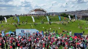 Kocaeli'de uçurtmalar gökyüzünü sardı