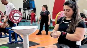 Meramlı haltercilerden Türkiye Şampiyonası'nda çifte zafer