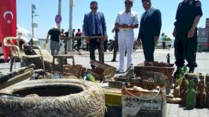 Mudanya'da Sahil Güvenlik'ten denizlere nefes aldıran temizlik