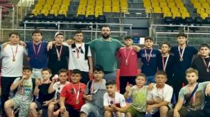 Sakarya'da Büyükşehir güreşçileri Türkiye Şampiyonası yolunda