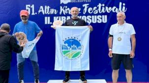 Sakarya’nın koşan tecrübesi Ali Turan kürsüyü bırakmıyor