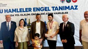 Satranç turnuvasında hamleler engelleri aştı