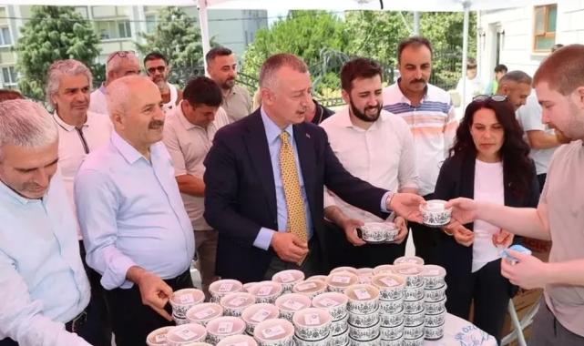 Başkan Büyükakın, Gebze'de aşure dağıttı