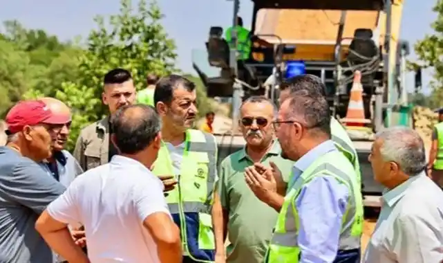 Denizli'de kırsal yollarda asfalt çalışmaları sürüyor