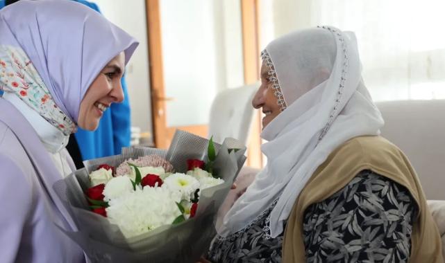 Elazığ'ın fenomen babaannesine Bakan Göktaş'tan sürpriz ziyaret