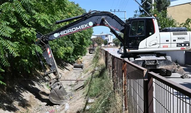 Manisa Fevzi Çakmak'ta sulama kanalları temizliği