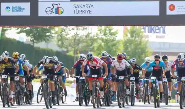 Sakarya'da nefes kesen şampiyona; Genç pedallar zirve için yarıştı