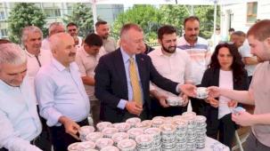 Başkan Büyükakın, Gebze'de aşure dağıttı