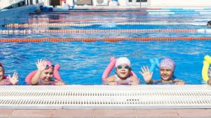 İzmir Narlıdere’de yüzme kursları başladı