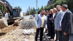 İzmit Belediyesi Huzur Sokak’ta istinat duvarı yapıyor