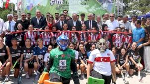 Muğla Yatağan’a çim hokeyi sahası açıldı