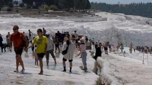 Pamukkale'nin beyaz cennetinde satranç molası