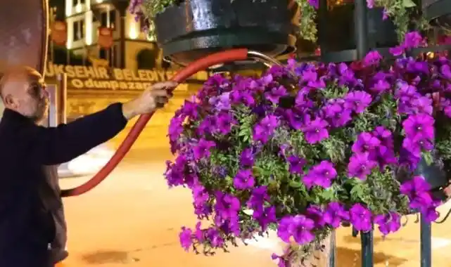 Eskişehir’de gece mesaisiyle yeşil alanlara can veriliyor