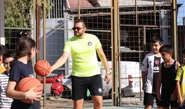 İzmir Karabağlar'da çocuklar 'yaz spor'larını sevdi