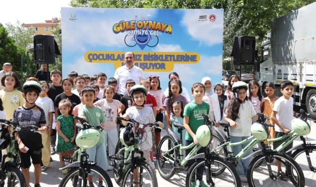 Konya'da 'Güle oynaya camiye gel' sevindirdi