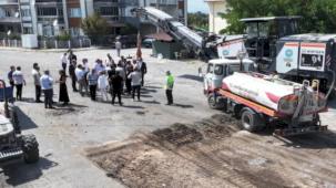 Başkan Dutlulu Akhisar’da Asfalt Çalışmalarını İnceledi