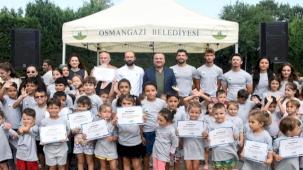 Bursa Osmangazi’de minikler yaz tatilinde yüzmeyi öğrendi