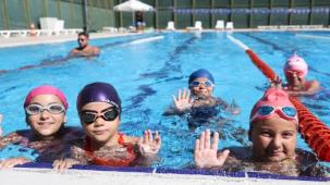 Bursalı minik yüzücüler sertifikalandı