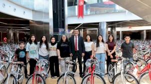 Denizli Büyükşehir’den başarılı öğrencilere bisiklet ödülü