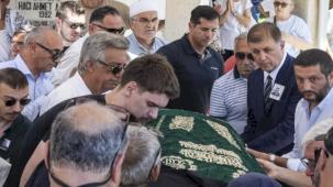 Foça eski belediye başkanının oğlu son yolculuğuna uğurlandı