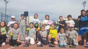 İzmir'de Bostanlıspor’dan Pickleball için “Aile Okulu”