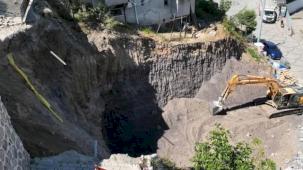 Kocaeli Gölcük'te toprak kaymasına ani müdahale