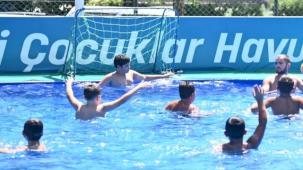 Manisa’da portatif havuzlarla ücretsiz yüzme keyfi