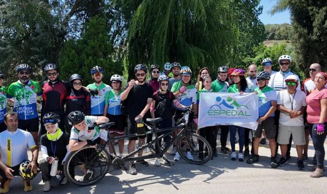 Tandem bisikletlerle Kocaeli'de umuda pedal çevirdi