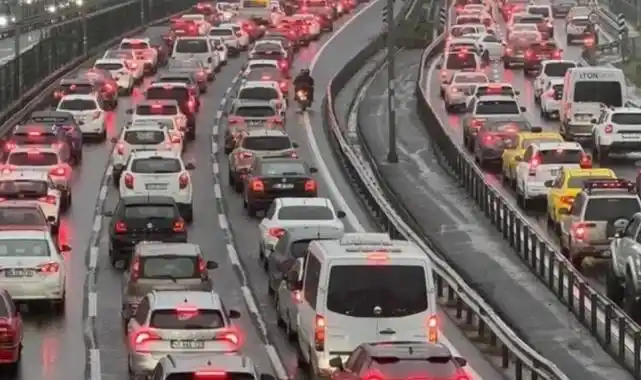 Trafiğe kayıtlı araç 32,6 milyonu aştı... Elektrikli ve hibrit araçlarda artış