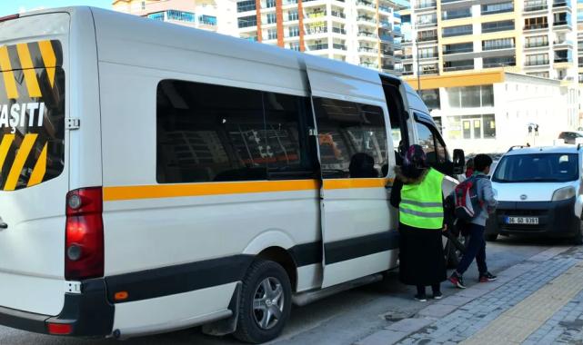Ankara Büyükşehir’den öğrencilere servis ve abonman desteği