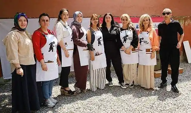 'Çöpte Bulduk' Gönüllülerine Yasemin Sakallıoğlu ve 7 Dönüşüm Uzmanı Kadın Destek Verdi