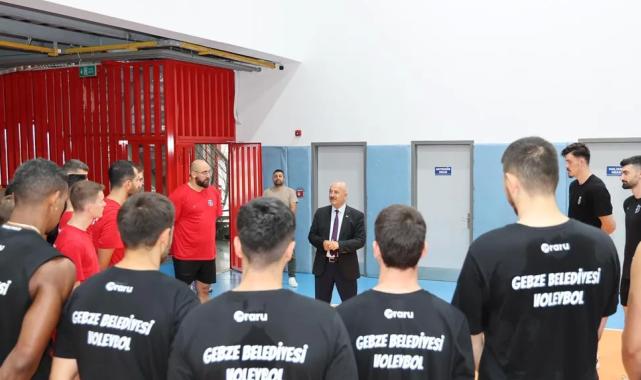 Gebze'de Başkan Büyükgöz'den Efeler'in antrenmanına ziyaret