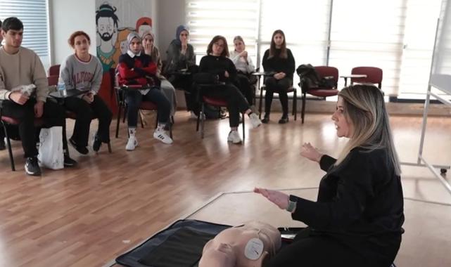 İBB Gençlik Ofisleri'nde üçüncü dönem başladı