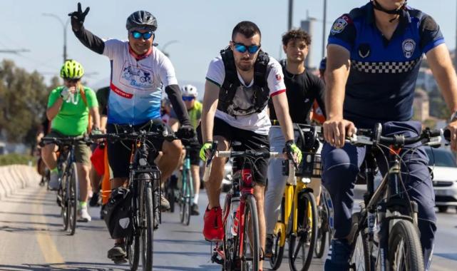 İzmir'de sağlıklı yaşama ve temiz çevreye pedalladılar