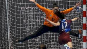 Bursa Büyükşehirli kadın hentbolcular sezona beraberlikle başladı