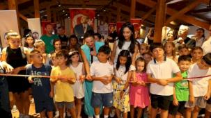 Efes Selçuk’ta barışın renkleri çocukların ellerinden yükseldi