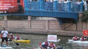 Eskişehir'de kano sporcularından unutulmaz gösteri
