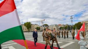 TBMM Başkanı Kurtulmuş'tan Meçhul Asker Anıtı'na çelenk