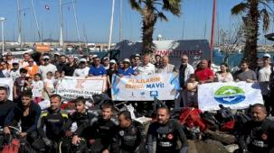 Urla'da kıyı ve deniz temizliği yapıldı.. Araba lastiği bile çıktı!