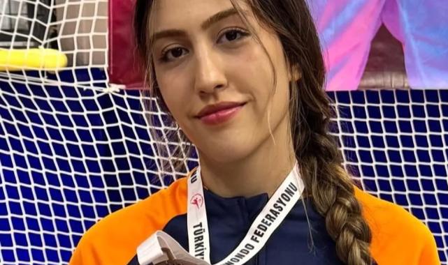 Bursa'da Osmangazili taekwondocudan bronz madalya