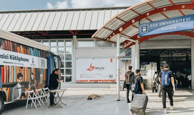 İzmir'de Gezici Kütüphane, Ege Üniversitesi Metro durağında