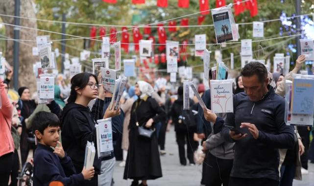 Kocaeli'da kitaplar yine ağaçlarda açtı!