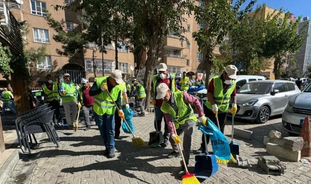 Mardin Artuklu'da temizlik seferberliği... Eşbaşkan Amak sokakları süpürdü