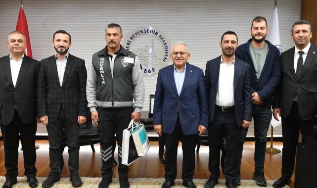 Memduh Büyükkılıç kahramanı ağırladı