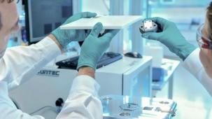 Bilimde Çığır Açan Gelişme: Sentetik Buz Artık Gerçek Buz Kayganlığında!