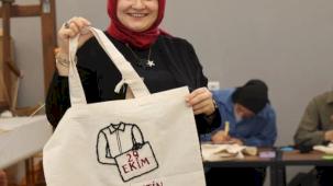 Cumhuriyet’in 102. yılına özel ay yıldızlı çantalar