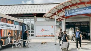 İzmir'de Gezici Kütüphane, Ege Üniversitesi Metro durağında